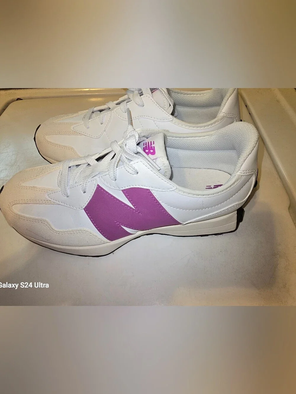 New Balance Women’s Sneakers White/Pink Size 7 – Worn Once – Runs Roomy
